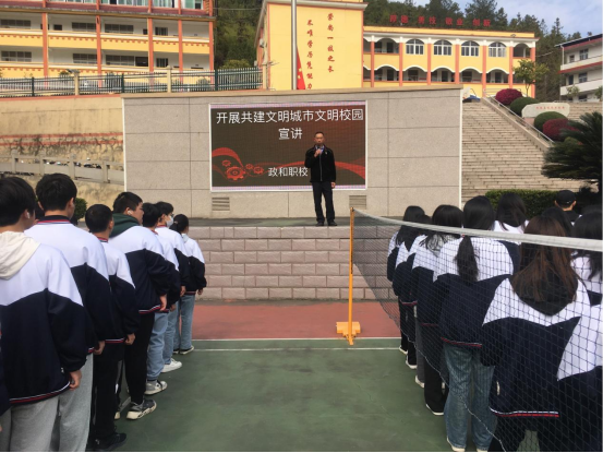���Ϳh�е��I(y��)���g(sh��)�W(xu��)У������һ���ǣ��Ҹ�ǧ�f(w��n)�ҡ�����������С�������֣�����(chu��ng)�����ǡ����(d��ng)��(c��)ӛ