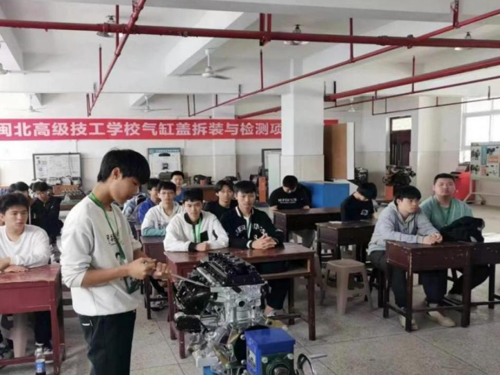 ��ƽ���}���߼�(j��)�����W(xu��)У�����ܸ�ِչ�L(f��ng)�� �������������ˡ����}���߼�(j��)�����W(xu��)У2023�꼼�ܸ�ِ�ܻ��(d��ng)�śr