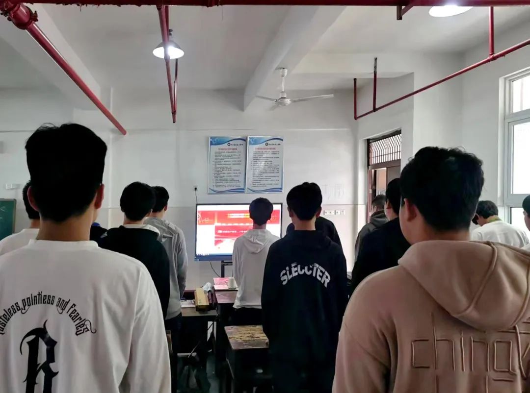 ��ƽ���}���߼������W(xu��)У����У�_չ���������ߡ��Gɫ�������W(w��ng)�ϼ�Ӣ�һ��