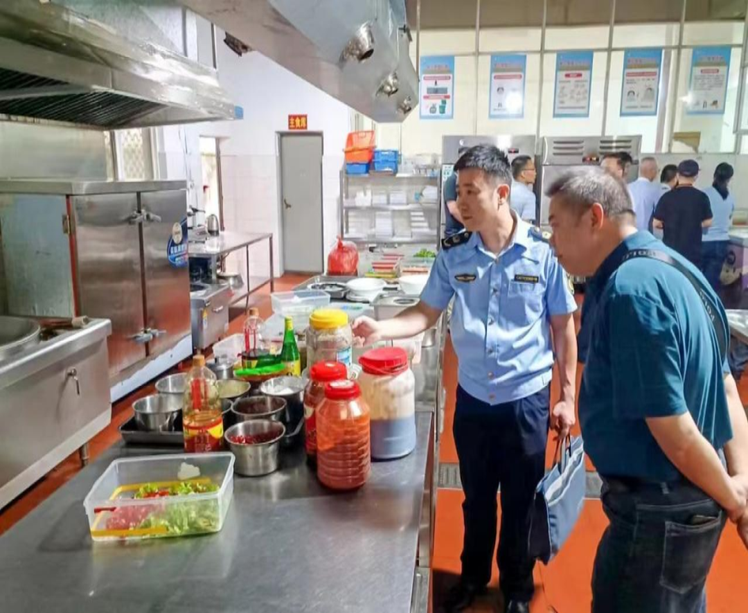 ��ƽ���}���߼������W(xu��)У���_չ�W(xu��)У�طN�O(sh��)�������ʳƷ��ȫ���(xi��ng)(li��n)�ϙz��