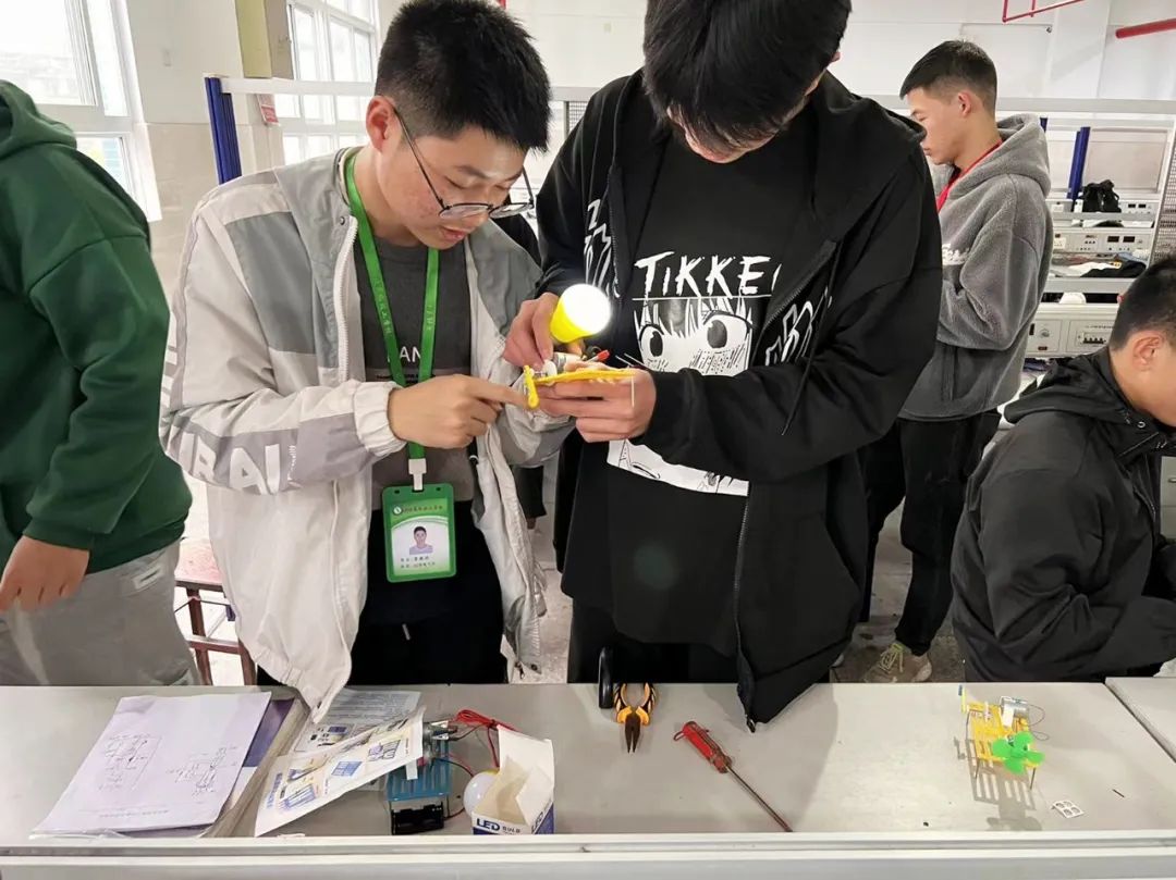 ��ƽ���}���߼������W(xu��)У����Ȥ�M�����W(xu��)�����á��������Ʒ�dȤ�������(d��ng)