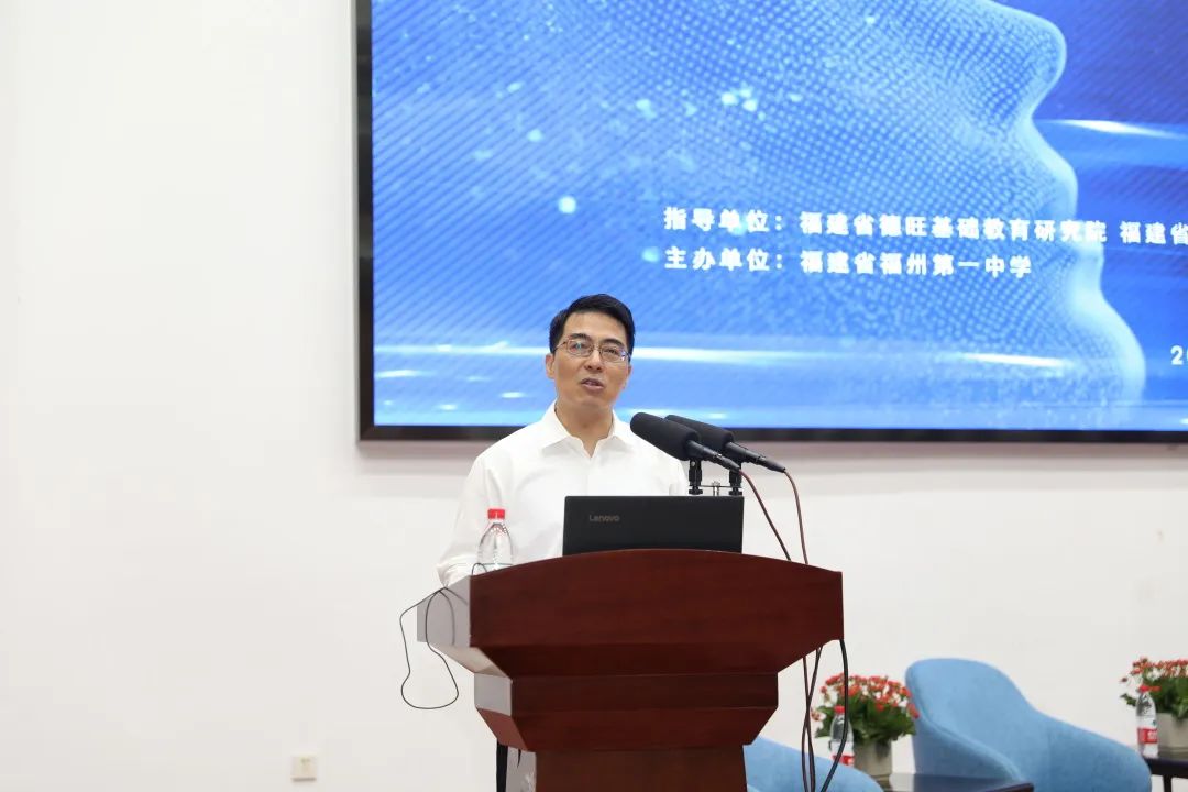 ����һ�У����з��ӽ����߷匦Ԓ�����˹����ܕr�����ЌW����������У�A�M�e�k