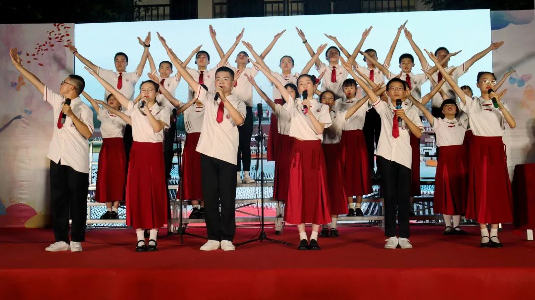 �����p���ЌW(xu��)���ഺ����(m��ng) ��(qi��ng)��(gu��)����ح��У�ɹ��e�k������퍷��A��������p�������}��ˇ�R�ݻ��(d��ng)