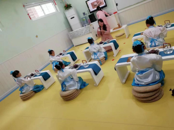福州市華夏學(xué)校:華夏·明德幼兒園“啟智潤心”幼兒國藝夏令營即將開啟……