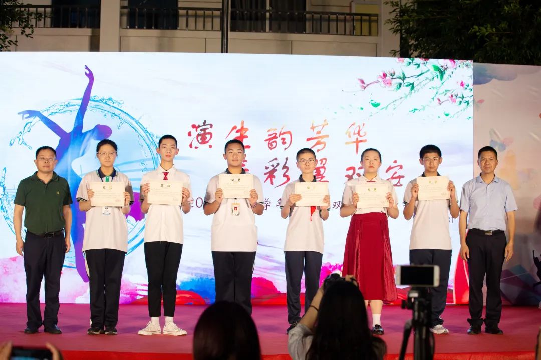 �����p���ЌW(xu��)���ഺ����(m��ng) ��(qi��ng)��(gu��)����ح��У�ɹ��e�k������퍷��A��������p�������}��ˇ�R�ݻ��(d��ng)