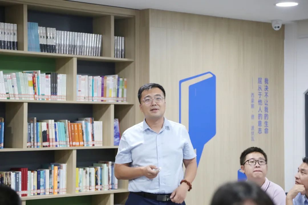 �B�T(m��n)Ӣ�ŌW(xu��)У���󎟹����� | �L(f��ng)�����ǓP(y��ng)���r(sh��)����嫹�����(j��)�溣 ������С�����ڵڶ���ָ��(d��o)�B�T(m��n)Ӣ�ŌW(xu��)У�����h(yu��n)�ࡱ�W(xu��)�T�M(j��n)�м��н�����ӑ