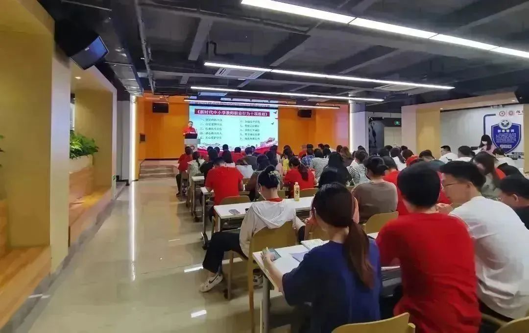 Ȫ�����(gu��)�Z(y��)�ЌW(xu��)������Ȫ�����(gu��)�Z(y��)�W(xu��)У���_(k��i)�����L(f��ng)������(zhu��n)�}�h�n