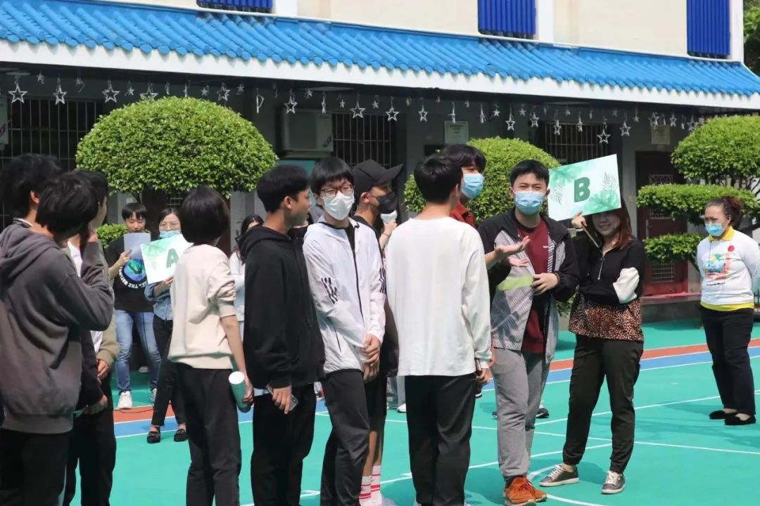 �B�T(m��n)ẏB��(gu��)�H�W(xu��)У��The MXIS students celebrated an early Earth Day