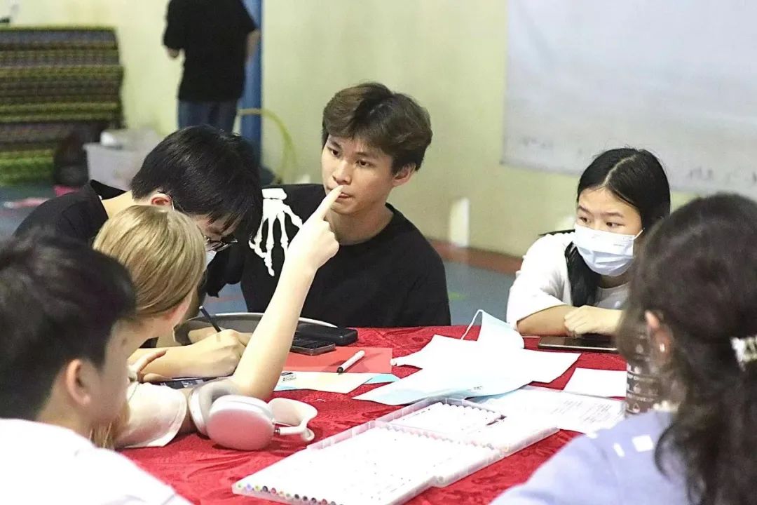 �B�T(m��n)ẏB��(gu��)�H�W(xu��)У��The MXIS students celebrated an early Earth Day