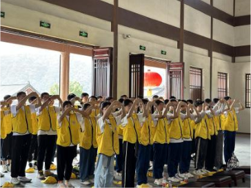 �x��Ӣ���ЌW(xu��)�����M(j��n)�箋(hu��)��������������Ļ���������8������ɽ�ЌW(xu��)֮��