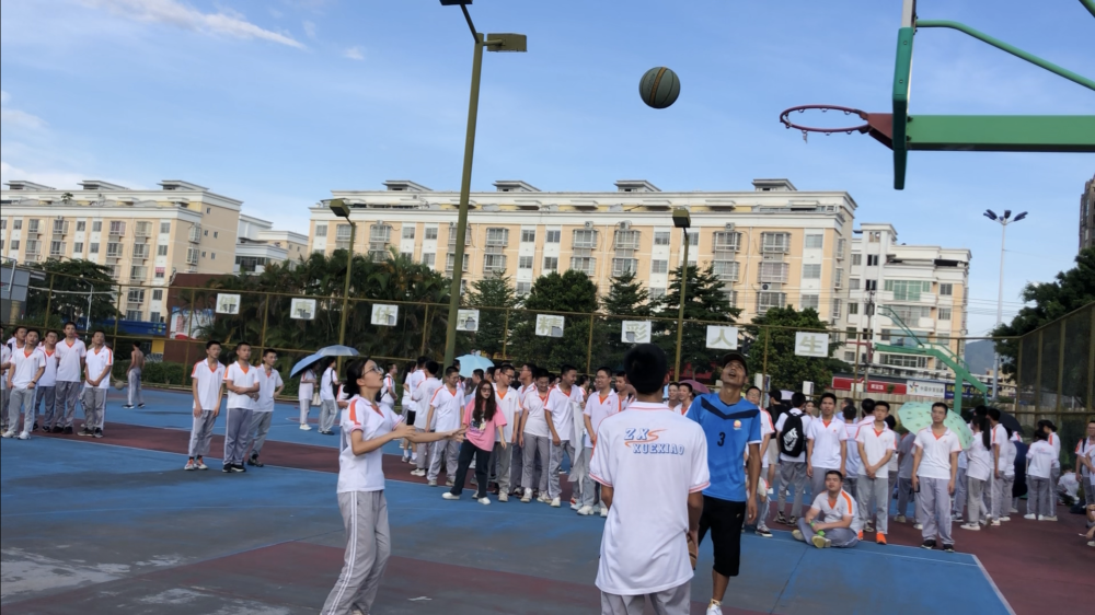 ƽ�Ϳh���d�W(xu��)У�����ռ��� �ഺ�L(f��ng)�ɡ���ƽ�����d�W(xu��)У��һ�궨�c(di��n)Ͷ�@��ِ