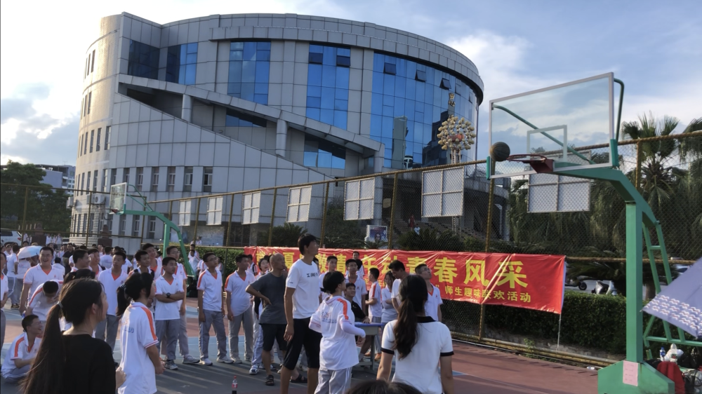 ƽ�Ϳh���d�W(xu��)У�����ռ��� �ഺ�L(f��ng)�ɡ���ƽ�����d�W(xu��)У��һ�궨�c(di��n)Ͷ�@��ِ