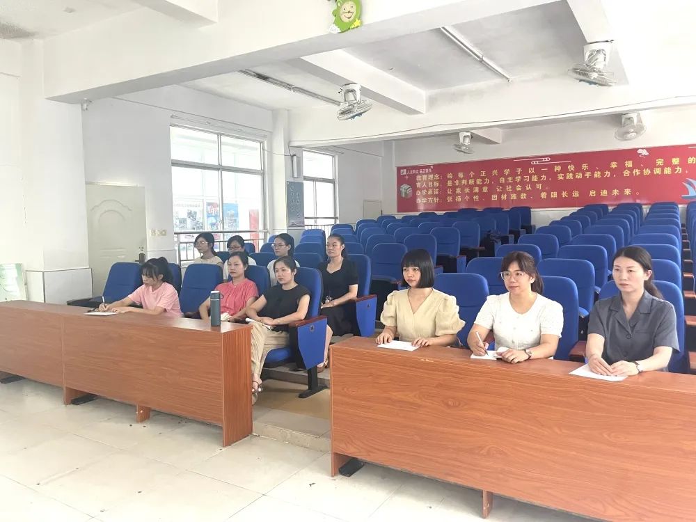 ƽ�Ϳh���d�W(xu��)У�����С��Z(y��)�`���A ���������L(zh��ng)����ƽ�����d�W(xu��)УС�W(xu��)�������p�p��������(gu��)�W(xu��)��(j��ng)������С�W(xu��)�Z(y��)�ĸ�У�n�õ��о����A�ο��Y(ji��)��ӑ��(hu��)