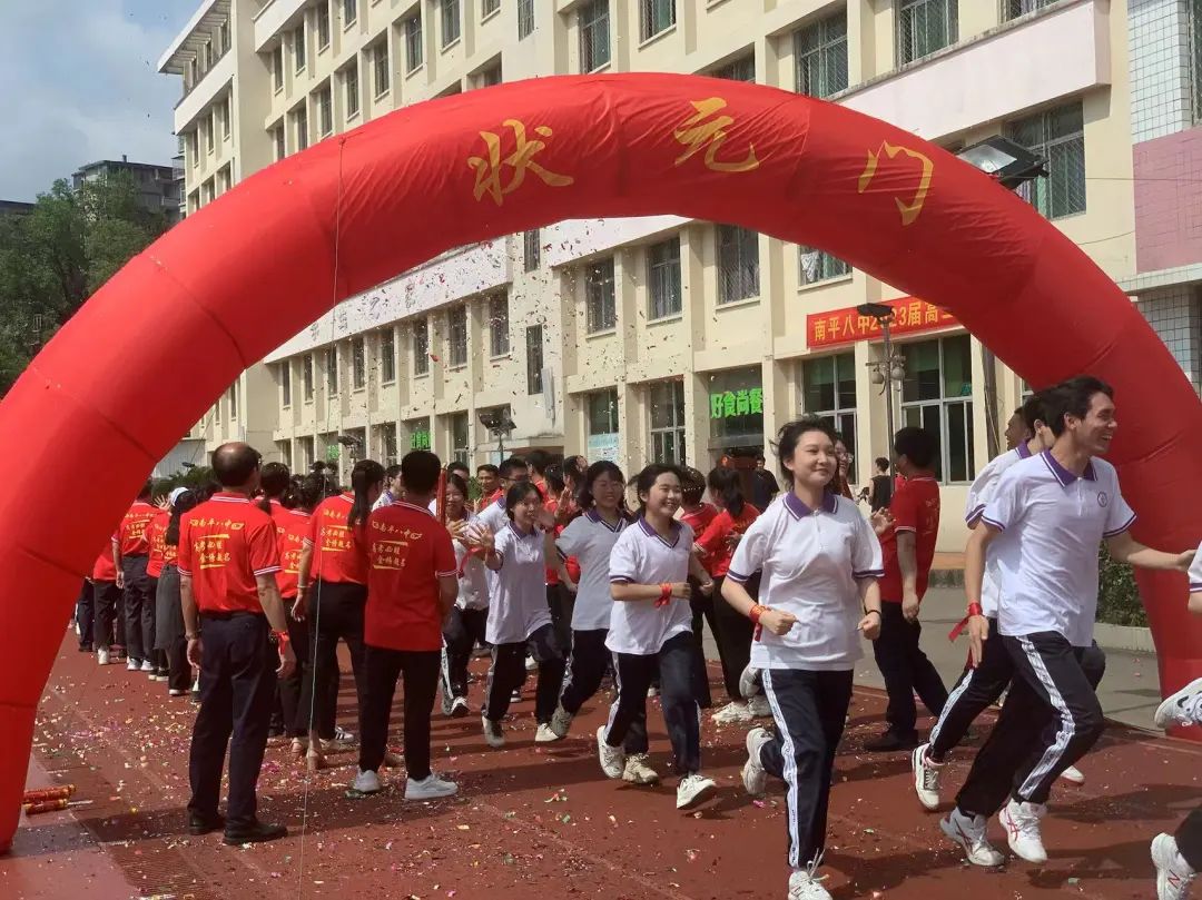��ƽ�еڰ��ЌW(xu��)�����Ǵ������^��·���K����������ء����ϰˌW(xu��)�����߿����ͣ�