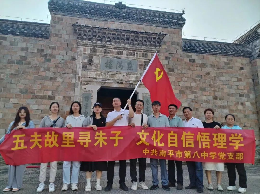��ƽ�еڰ��ЌW(xu��)��������������Ļ���������W(xu��)����ƽ�еڰ��ЌW(xu��)�h֧������һ���h��ϵ�л��(d��ng)��һ��