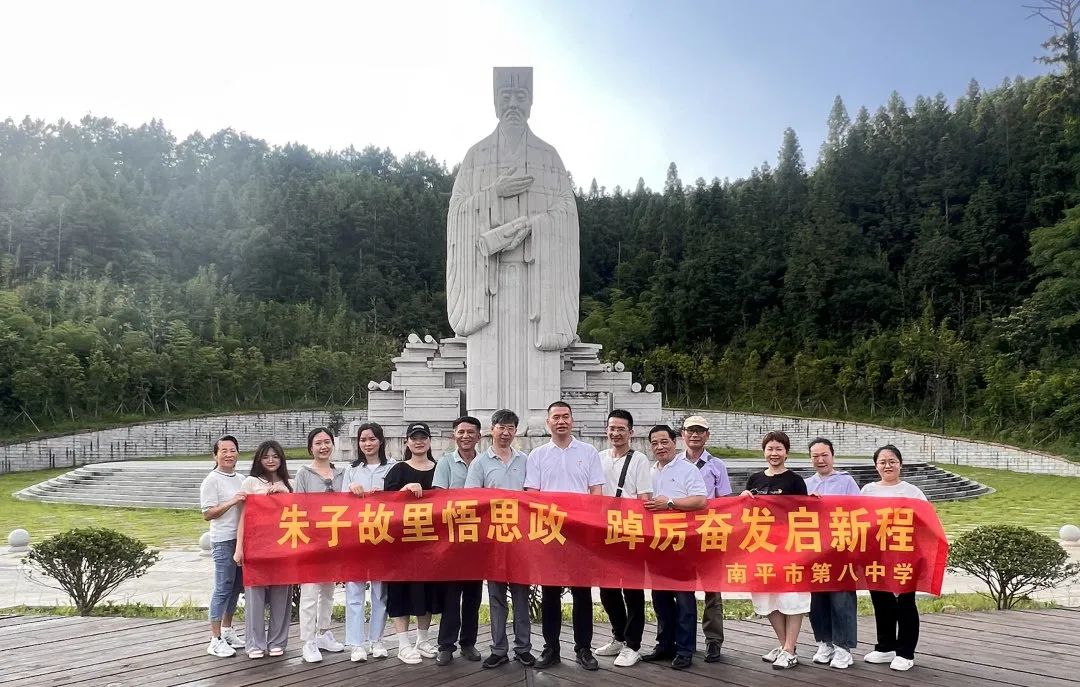 ��ƽ�еڰ��ЌW(xu��)��������������Ļ���������W(xu��)����ƽ�еڰ��ЌW(xu��)�h֧������һ���h��ϵ�л��(d��ng)��һ��