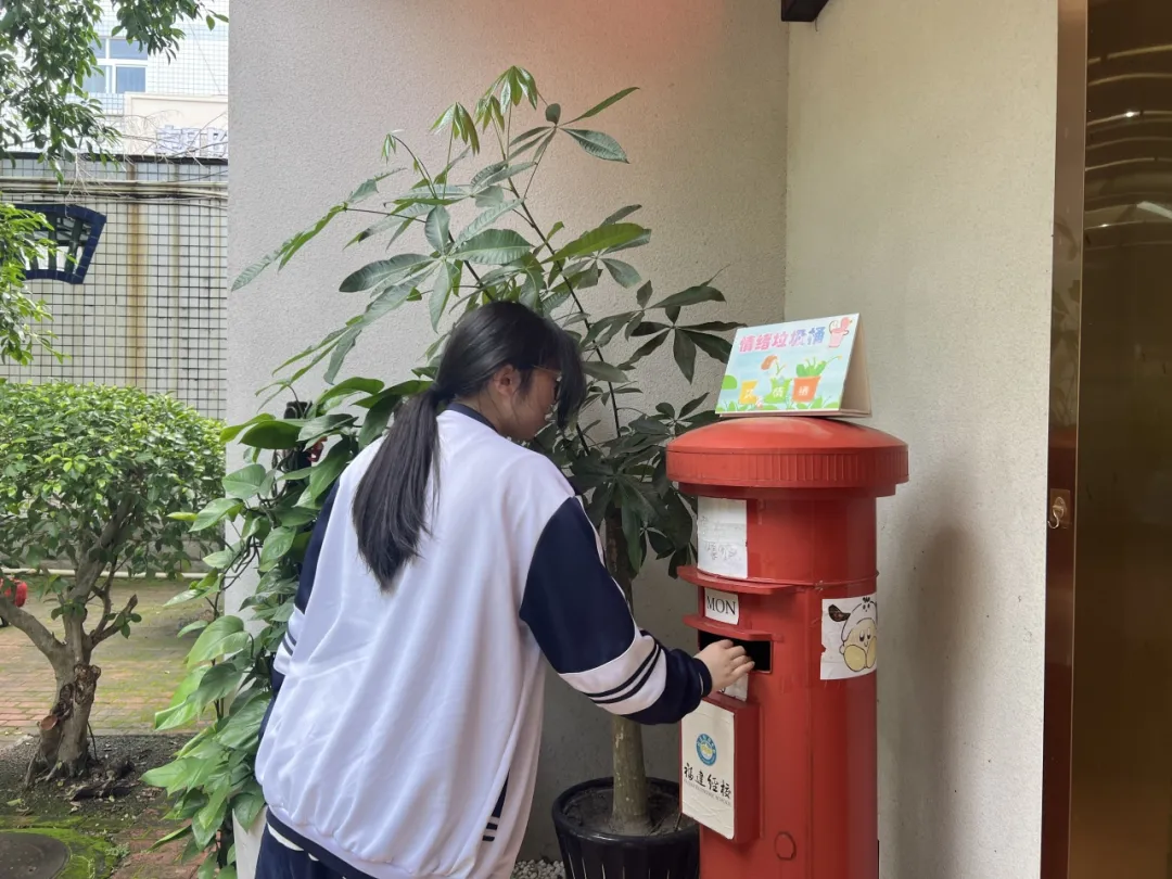 <a href=http://www.tzshuifang.com/school-374/ target=_blank class=infotextkey>福建經濟學校</a>