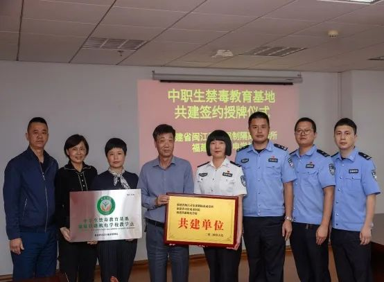 <a href=http://www.tzshuifang.com/school-403/ target=_blank class=infotextkey>�����F·�C늌WУ</a>