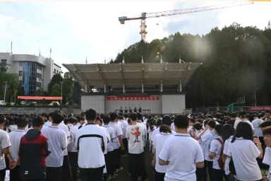 ���p�����M(j��n)У�@����У�������ġ����������������Q(m��o)�W(xu��)У�C�θ�У�L(zh��ng)�_չ���p��������